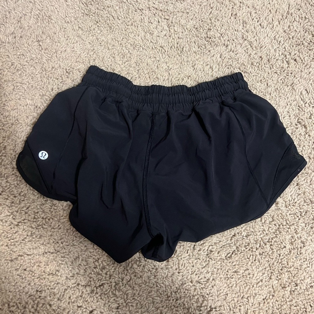 Black size 2 Lululemon Hotty Hot Low-Rise Lined Short 2.5”